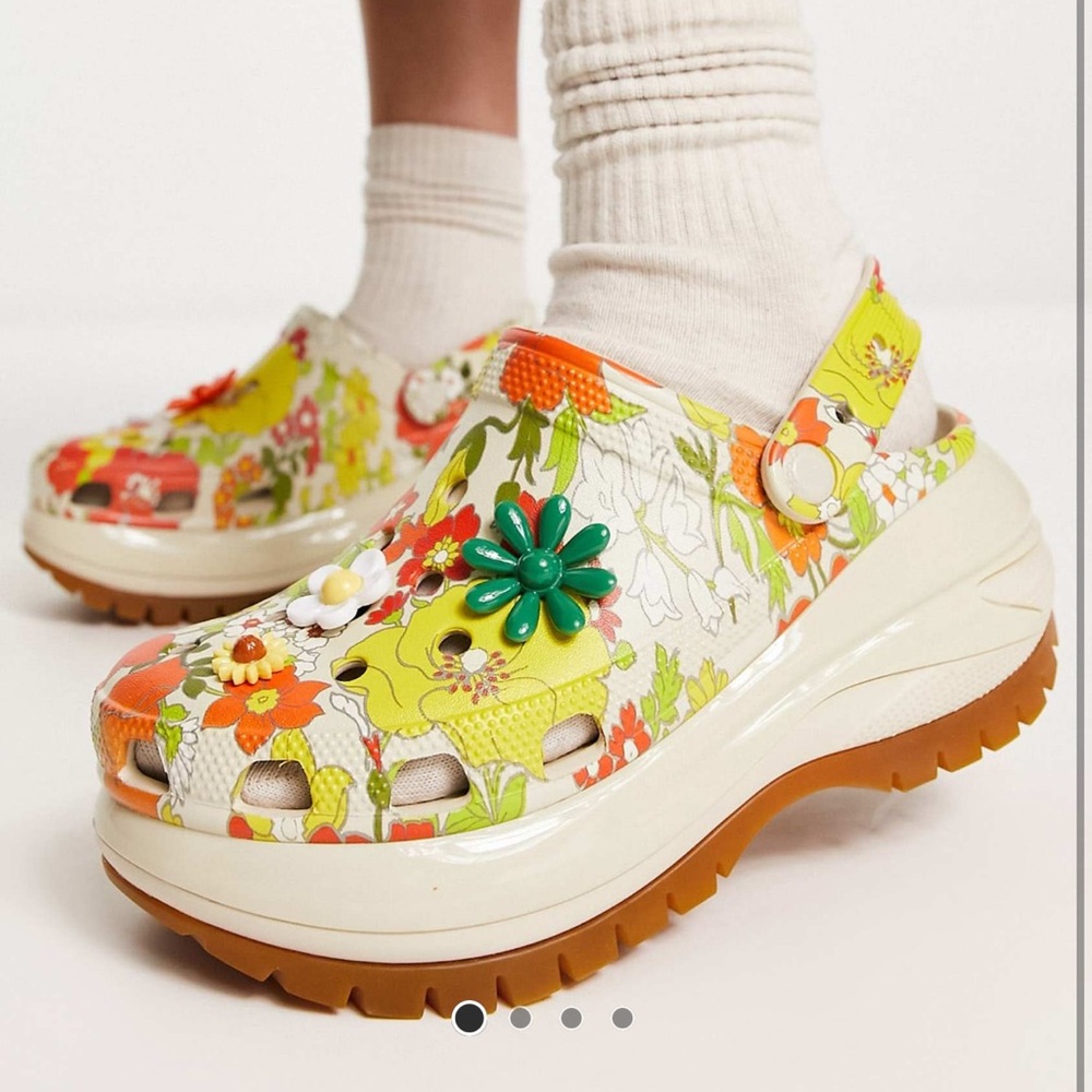 Crocs Mega Crush Clogs In Retro Floral - Exclusive To ASOS